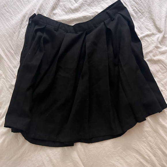 HOT TOPIC pleated skirt - Picture 2 of 3